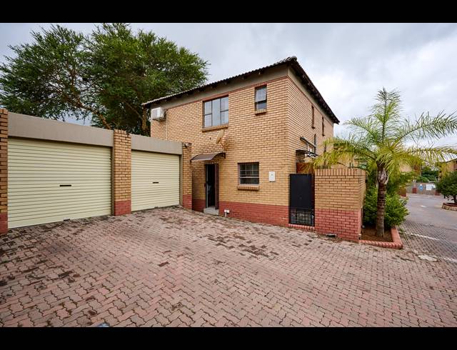 2 BEDROOM DUPLEX FOR SALE IN HALFWAY GARDENS